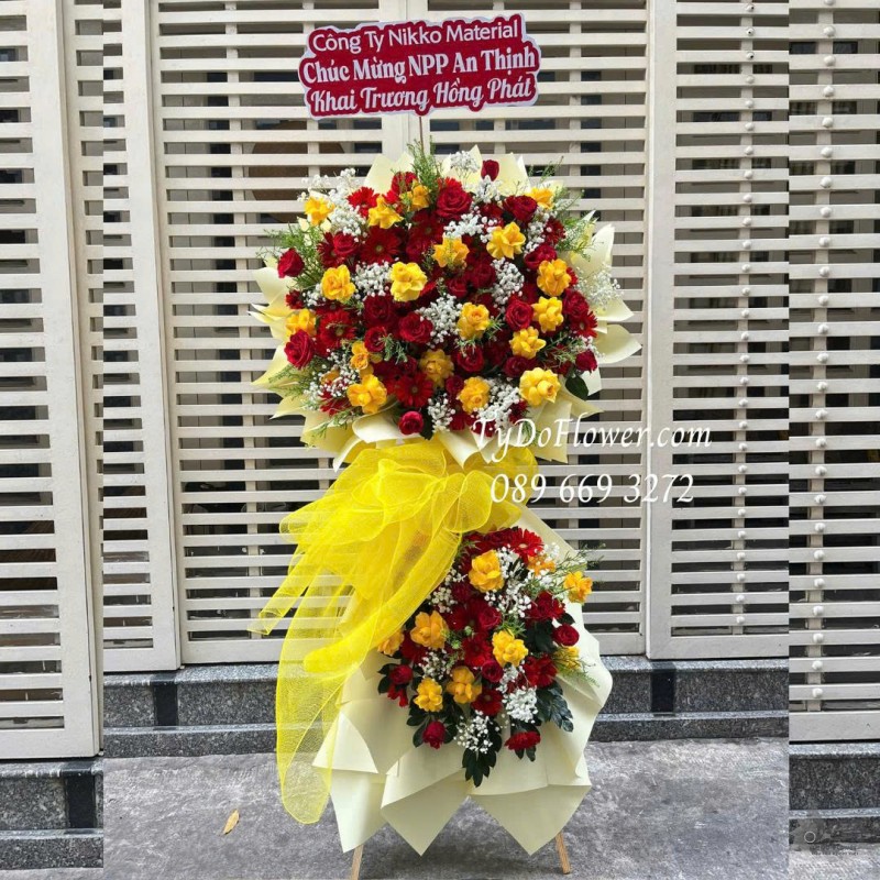 KCM0126022 KỆ HOA CHÚC MỪNG KHAI TRƯƠNG HỒNG PHÁT Thiết kế hoa hồng đỏ, hoa hồng vàng, đồng tiền đỏ trên nền giấy mỹ thuật cao cấp