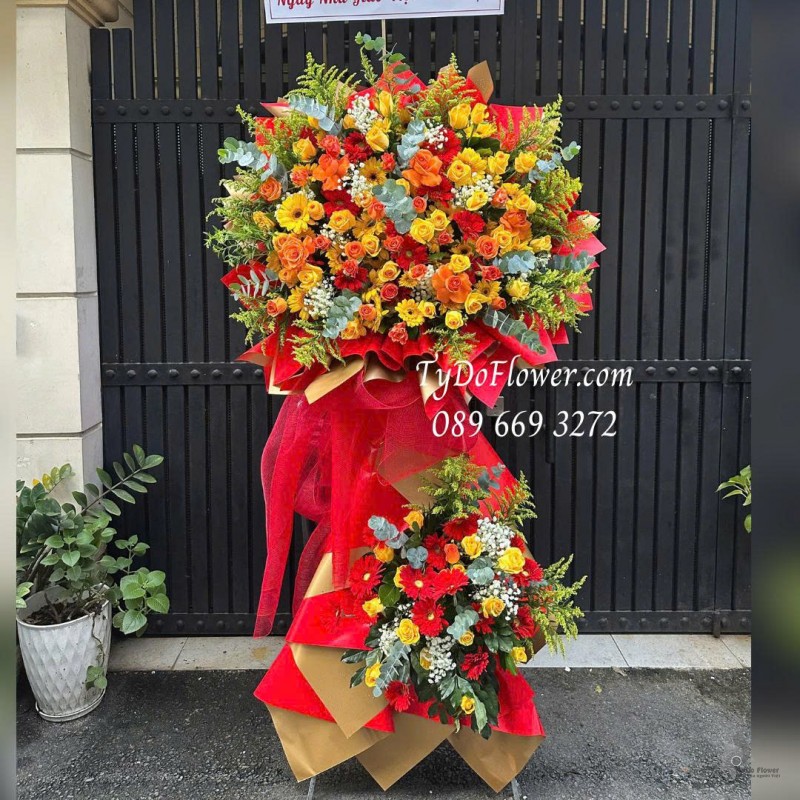 KCM0126033 KỆ HOA CHÚC MỪNG Thiết kế tông màu vàng đỏ cam. hoa hồng, đồng tiền trên nền giấy mỹ thuật cao cấp