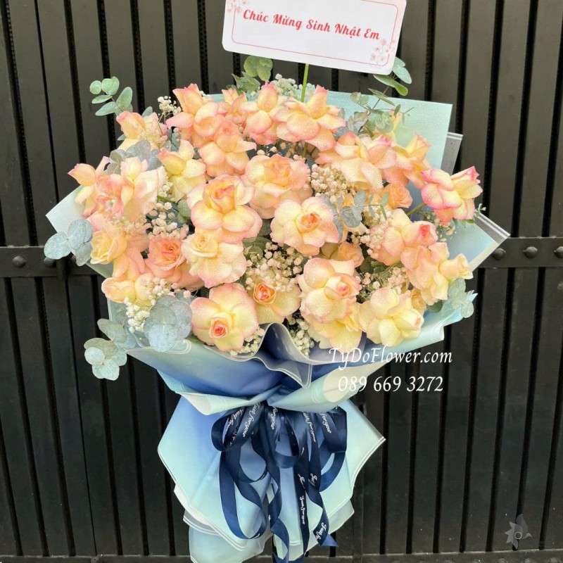 B1125898 BÓ HOA CHÚC MỪNG SINH NHẬT Thiết kế hoa hồng Song Hỷ