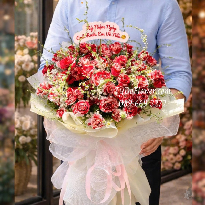 B0126051 Bó Hoa Kỷ Niệm tặng Vợ thiết kế Hoa Hồng Đỏ Kẹo, Hoa Tuyết Mai