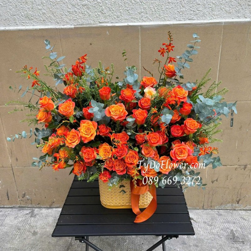 G0226107 GIỎ HOA HỒNG CAM SPIRIT ROSE Hoa Chúc Mừng
