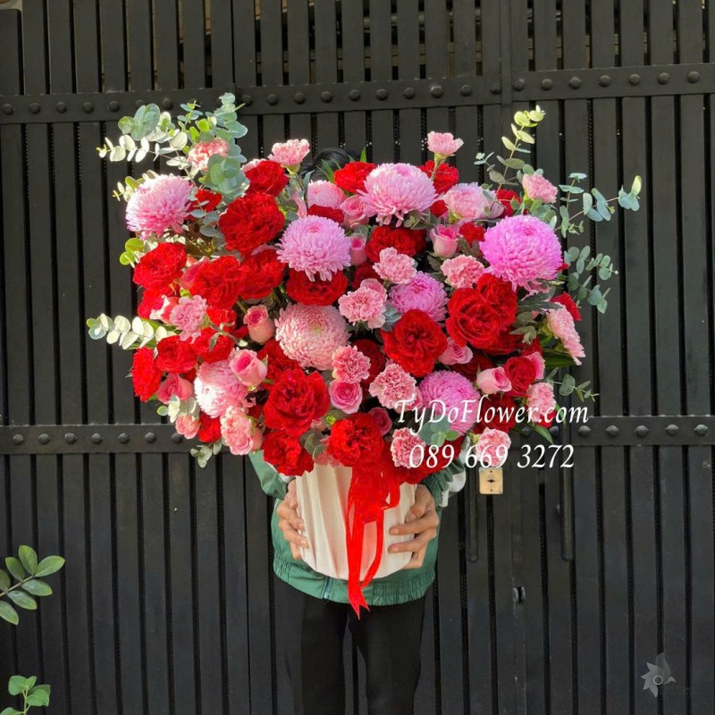 BI0226118 BÌNH HOA CHÚC MỪNG Thiết kế hoa hồng đỏ Red Ohara Rose, Cúc Mẫu Đơn, câm chướng phăng hồng