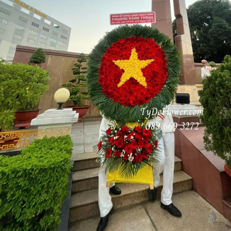 KCM0226121 KỆ HAI TẦNG HOA CỜ ĐỎ SAO VÀNG Thiết kế hình tròn