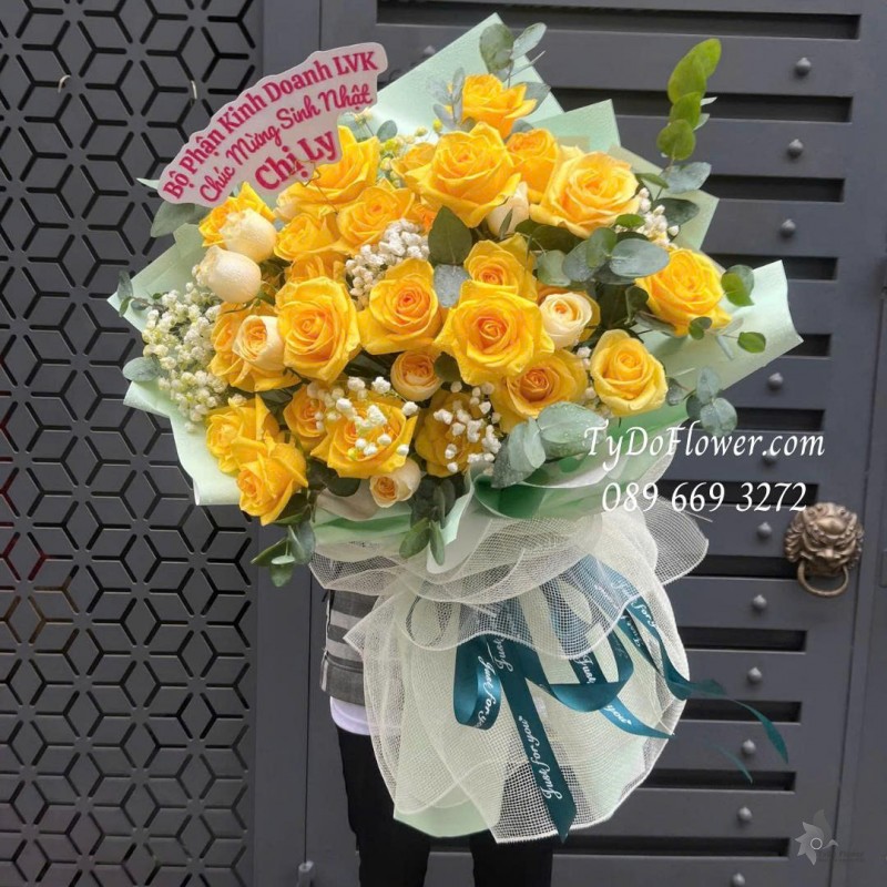 B0226146 BÓ HOA CHÚC MỪNG SINH NHẬT Thiết kế hoa hồng vàng Gold