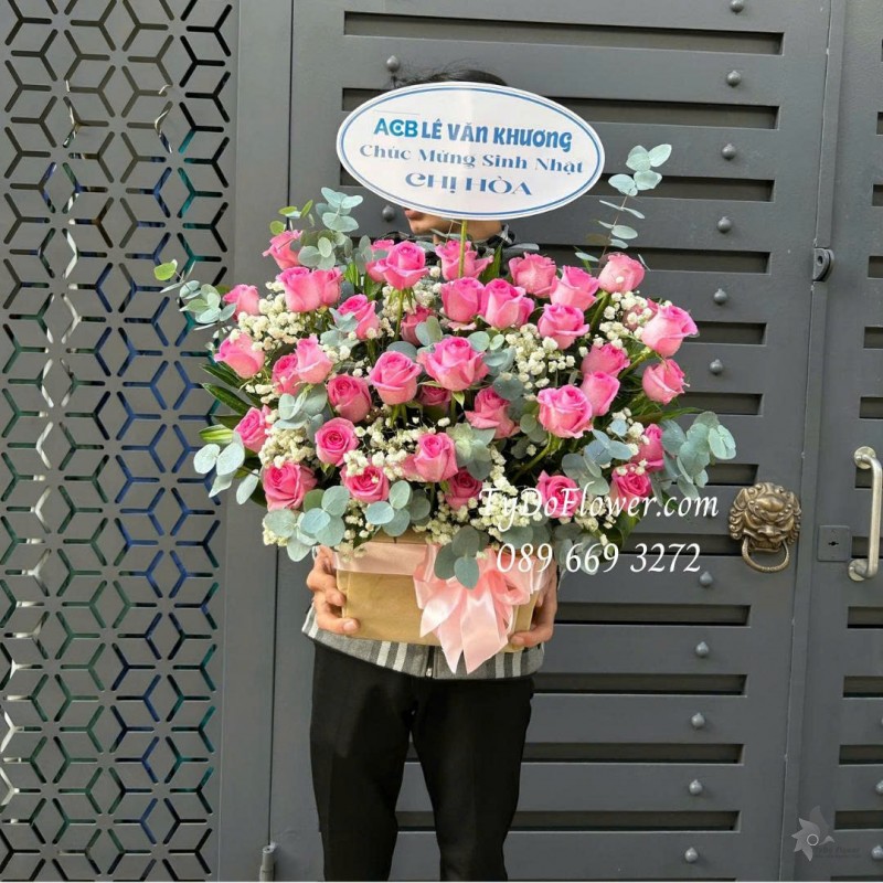 G0226156 GIỎ HOA CHÚC MỪNG SINH NHẬT Thiết kế hoa hồng sen