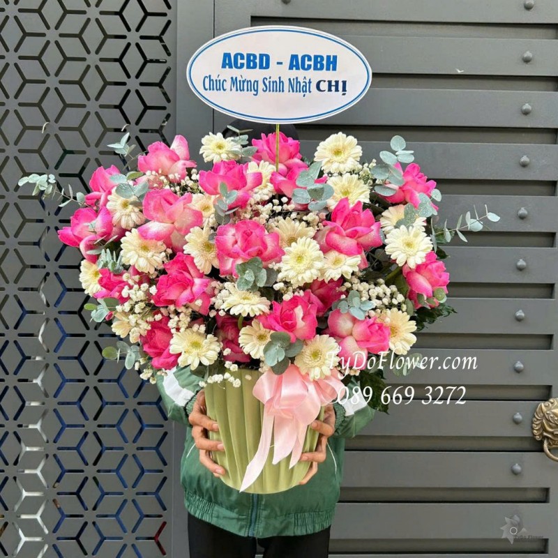 G0226161 GIỎ HOA CHÚC MỪNG SINH NHẬT Thiết kế hoa hồng sen gấp cánh nghệ thuật, đồng tiền mini