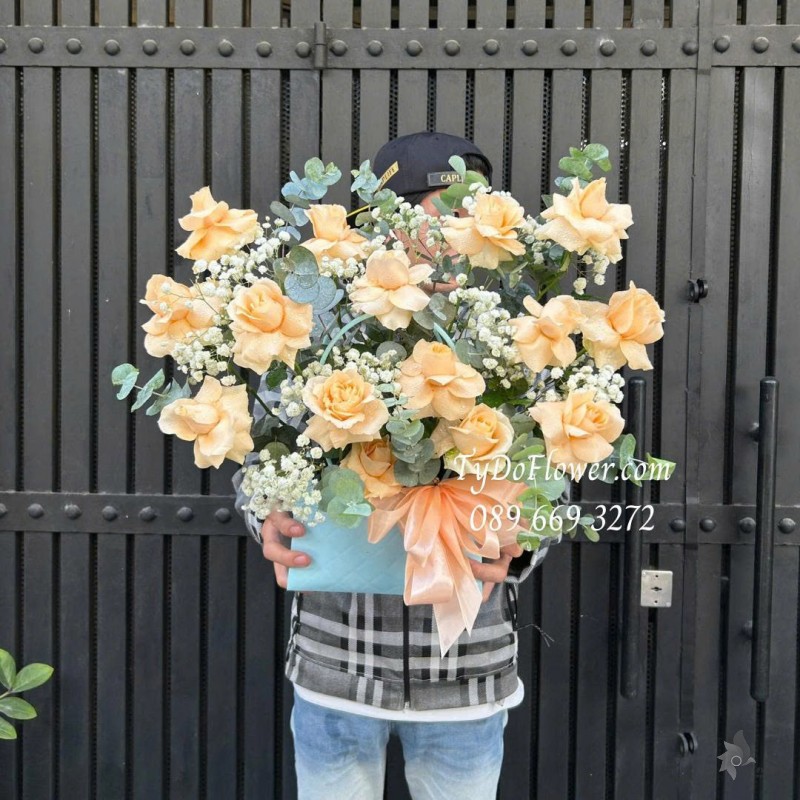 G0226164 GIỎ HOA CAM TRỨNG Thiết kế gấp cánh hoa nghệ thuật