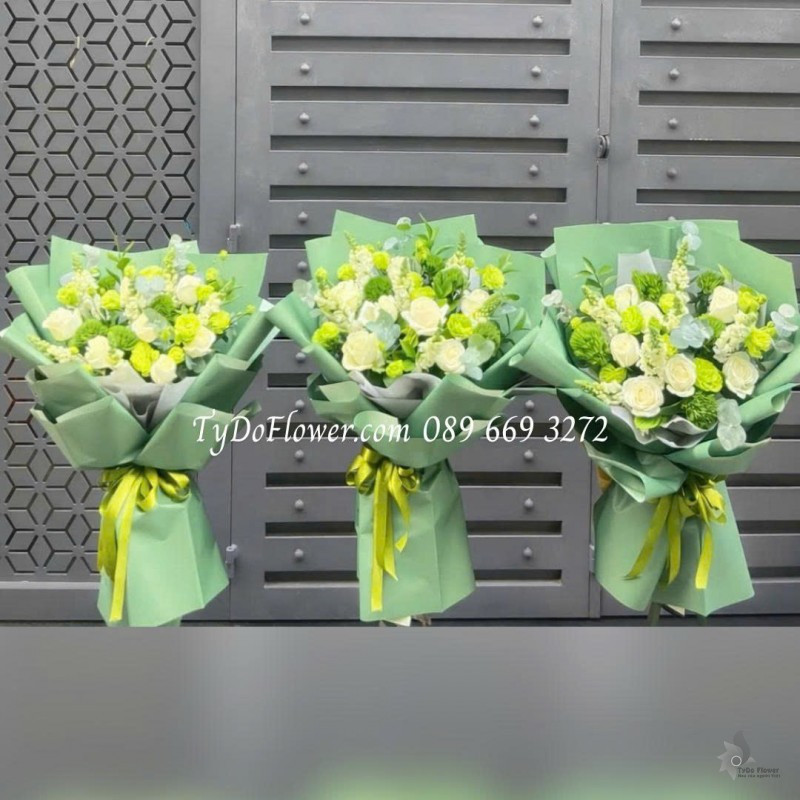 B0226196 ĐẶT TỪ 03 BÓ HOA CHÚC MỪNG thiết kế hoa hồng trắng cát tường xanh, green wicky